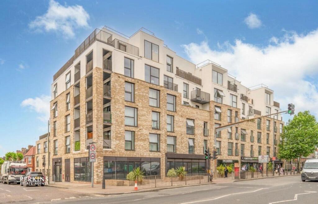 1-bed flat on Gladstone Park Gardens, London, £385,000
