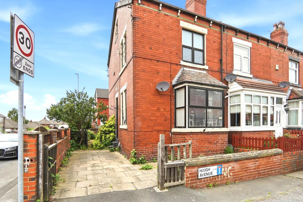 House in Leeds, Rothwell Haigh, Carlton - View 2