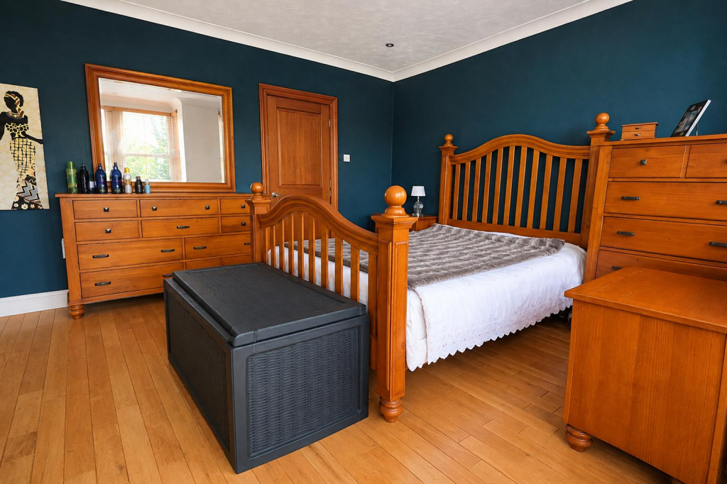 House in Gillingham, Medway - View 5