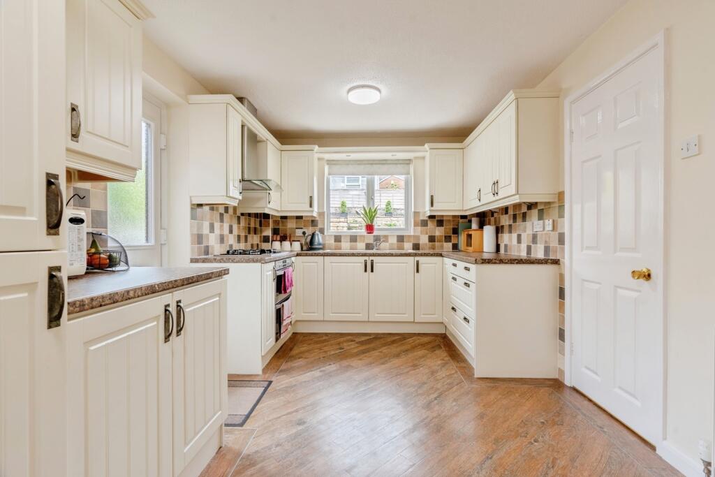 Lingmoor Drive, Burnley, Lancashire, BB12 photo 3