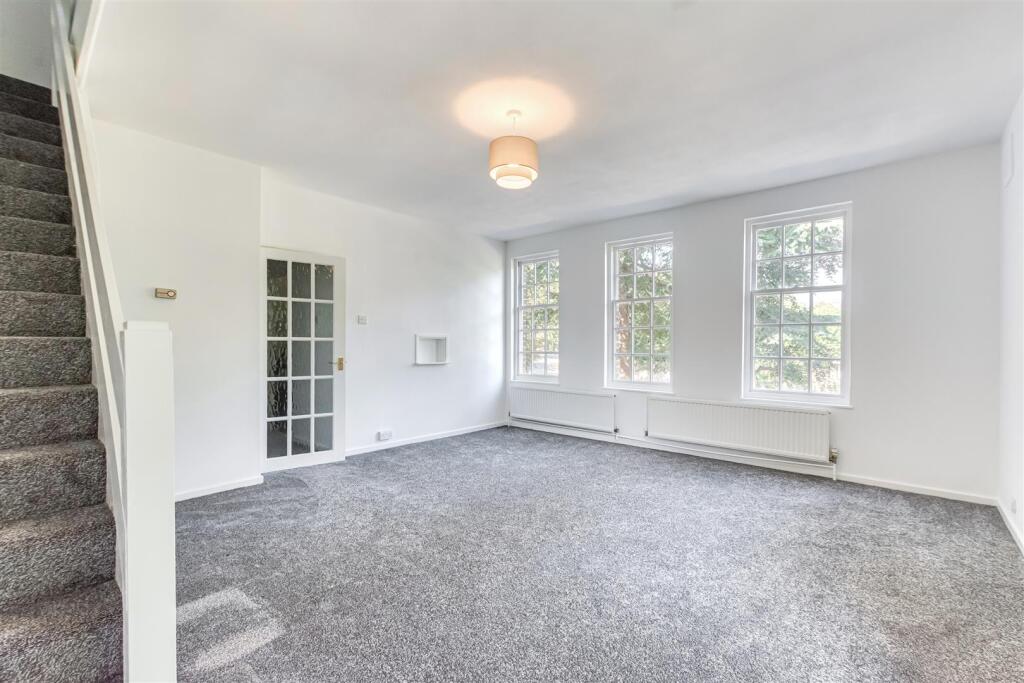 Apartment in Bromley - View 3