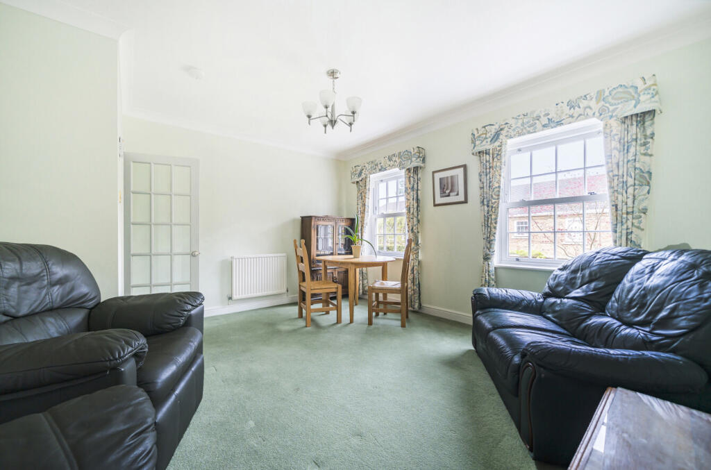 Brockhurst Lodge, Shortheath Road, Farnham, Surrey, GU9 - View 3