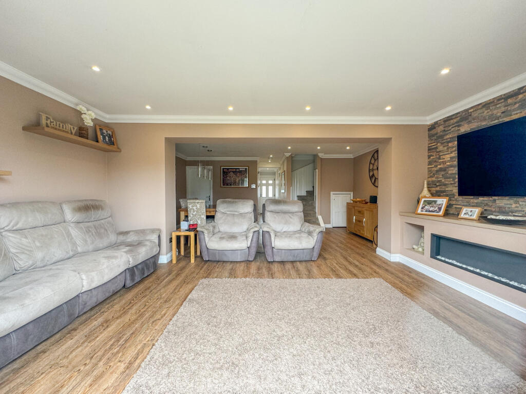 Ferry Road, Hullbridge, SS5 6 photo 4
