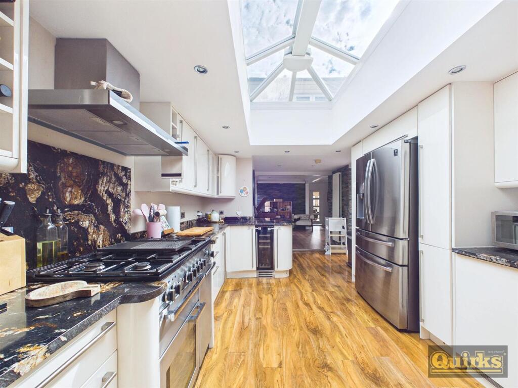 House in Basildon, Wickford - View 4