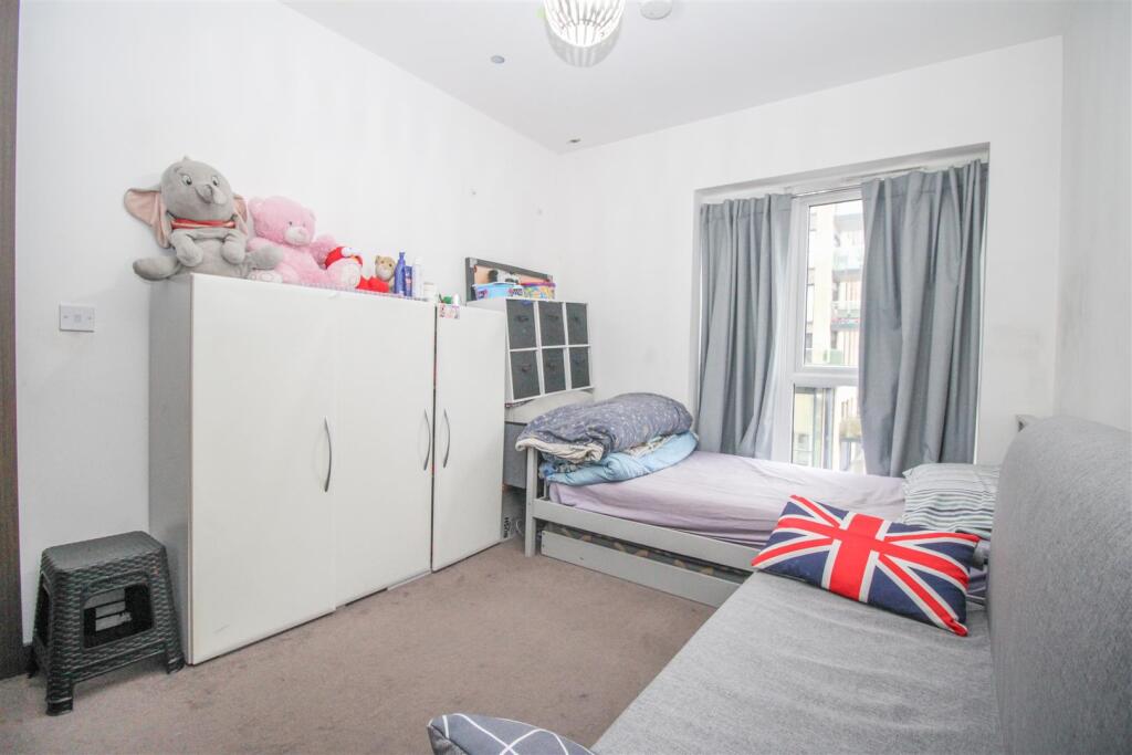 Moore House, Harlow photo 4