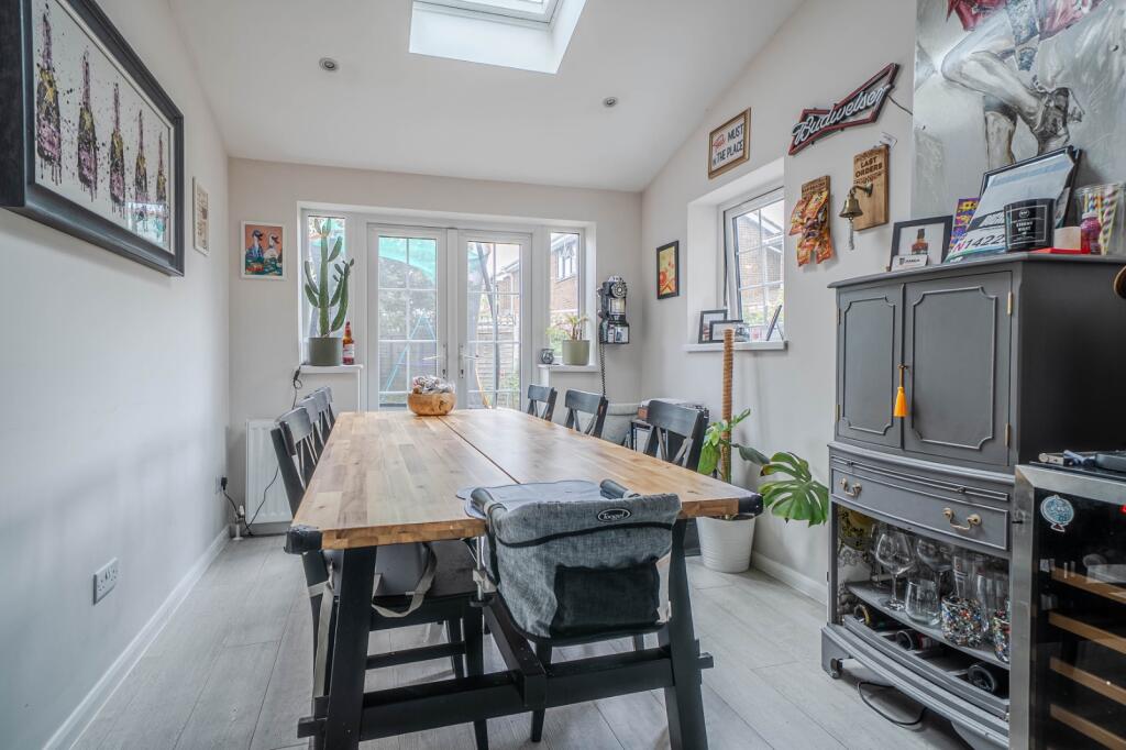 House in Dunstable, Central Bedfordshire - View 4