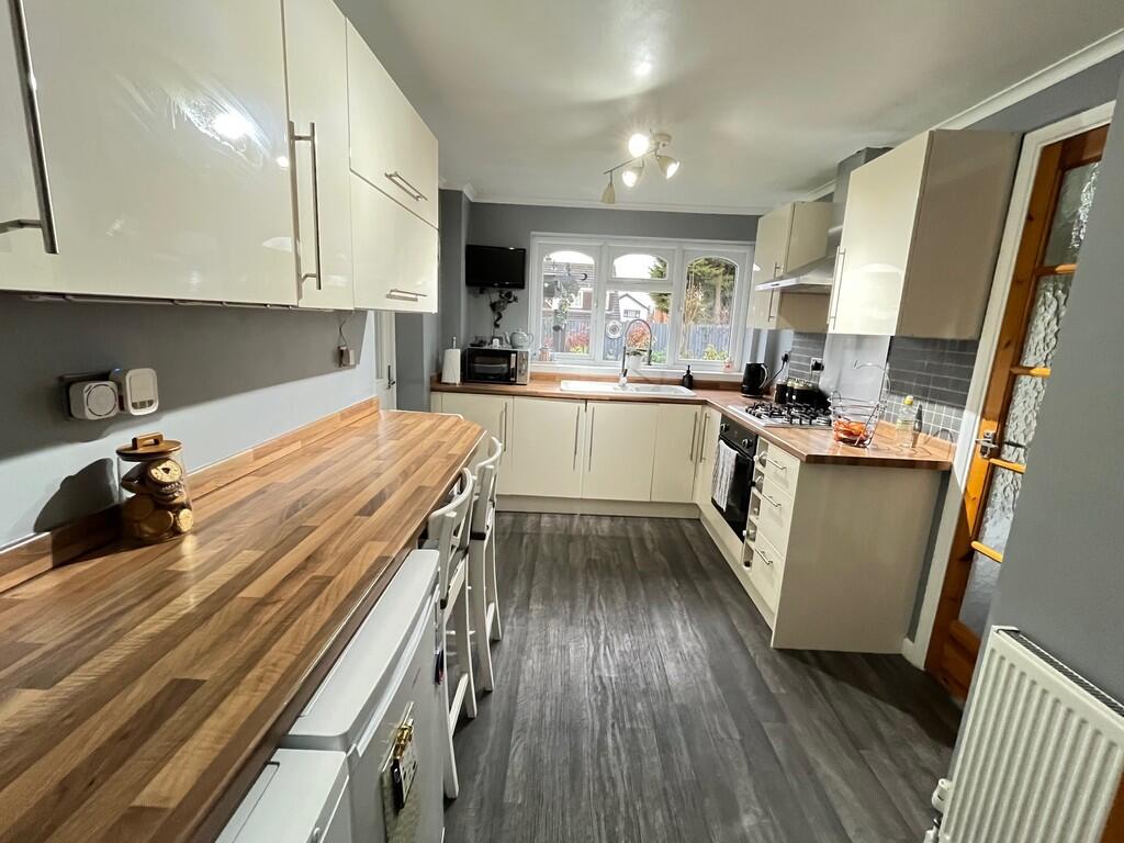 House in Nuneaton and Bedworth, Coalpit Field - More