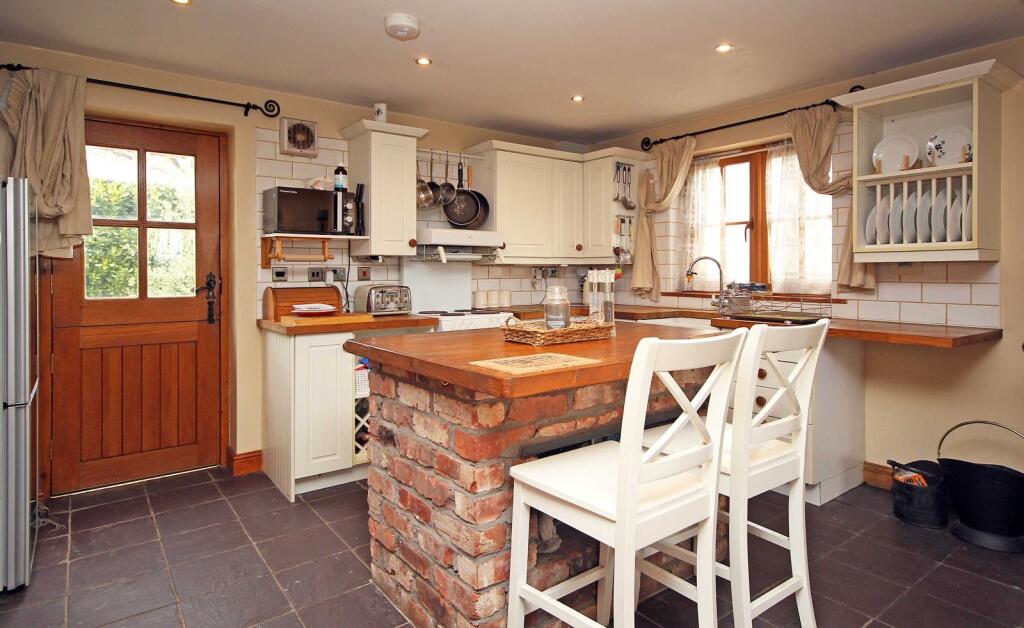 Talwrn, Llangefni, Isle of Anglesey, LL77 photo 4