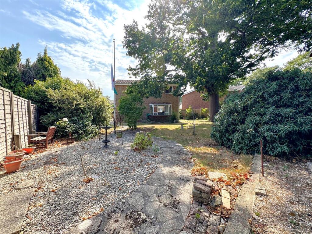 St. Pauls Road, Sarisbury Green photo 3