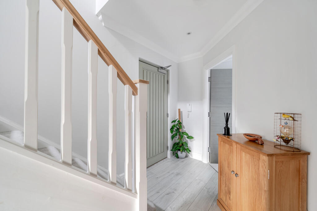 Apartment in Weybridge - View 5