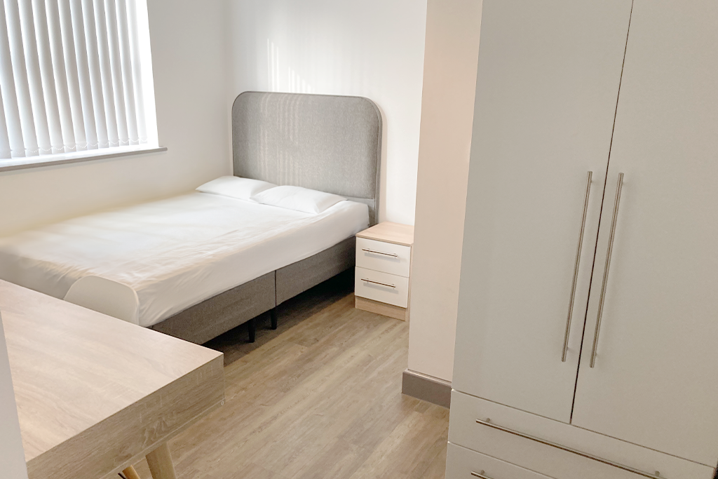 Apartment in Birkenhead, Seacombe - View 3