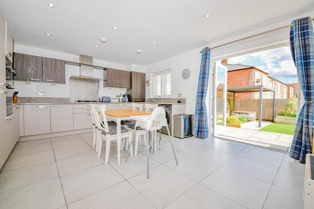 Pembers Hill Drive, Fair Oak, Eastleigh  photo 2