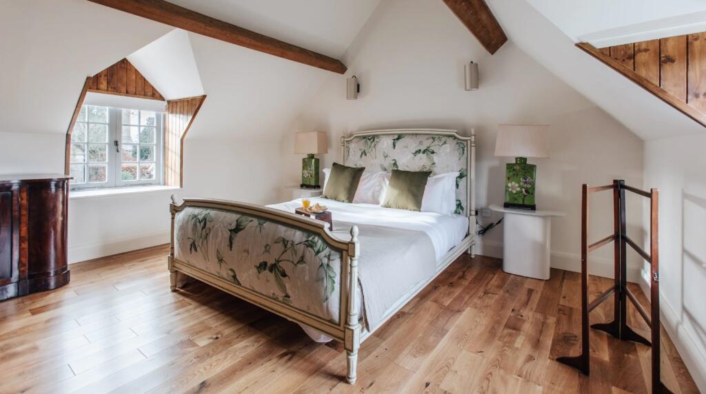 House in Kingham - More