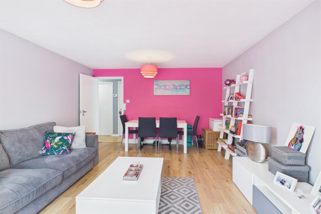 Apartment in London - View 3