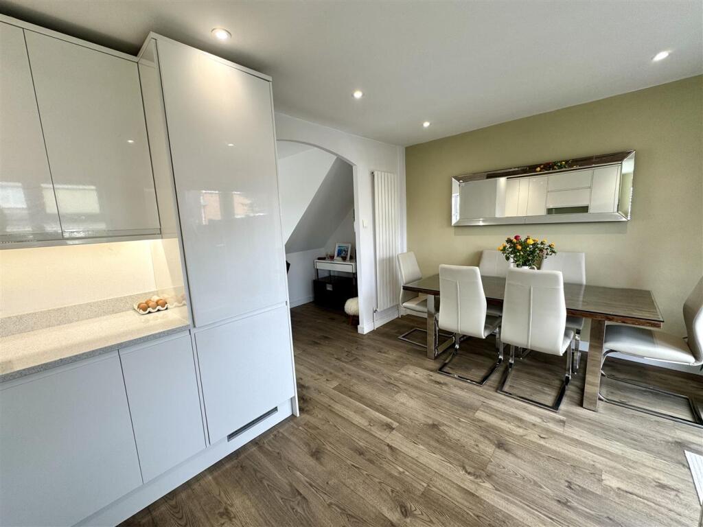 House in Newport - View 4