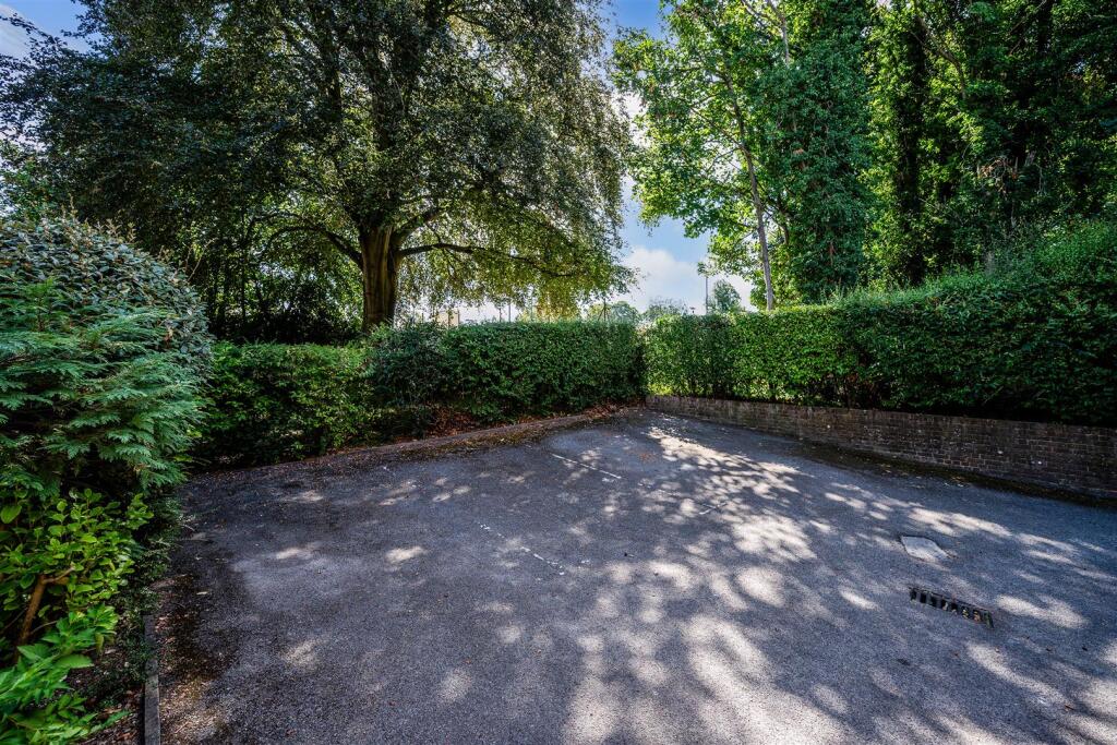 Apartment in Sutton - View 4