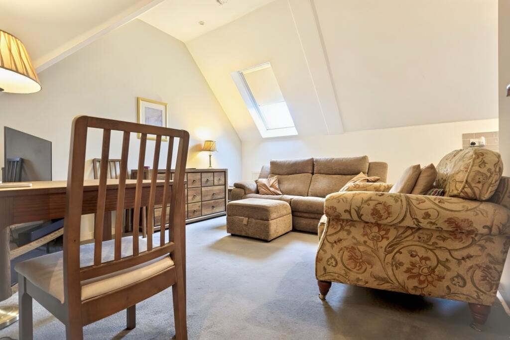 Warland Gardens, Kidlington, OX5 2FX photo 2
