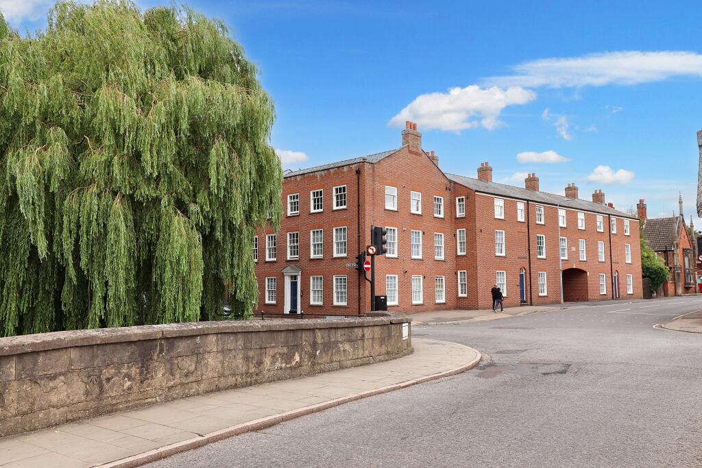 1-bed flat on High Street, Spalding, PE11, £79,950