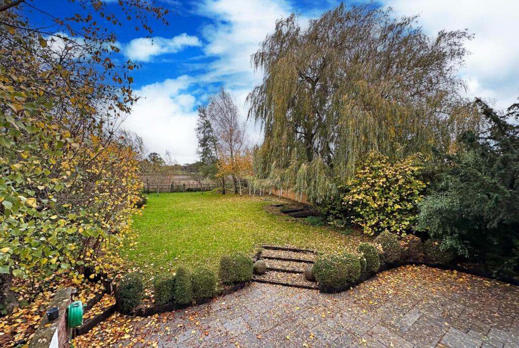 Clay Lane, Hale photo 4