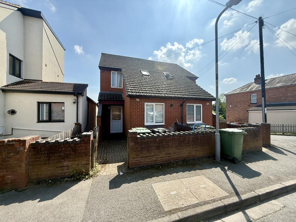 Main image of property: Hollymount, Worcester, WR4
