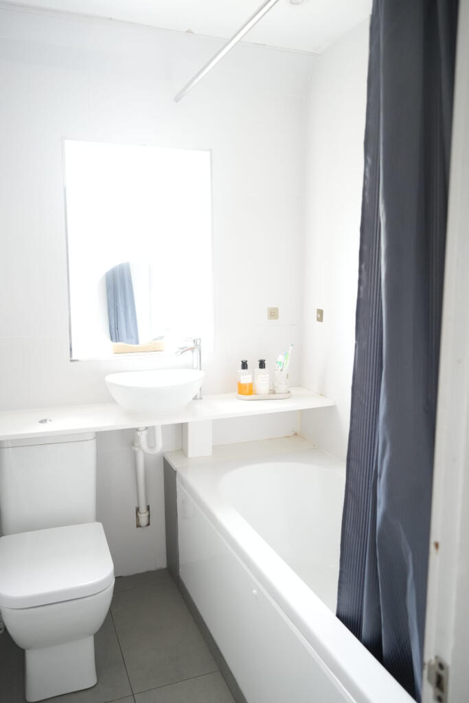 House in Romford - View 4