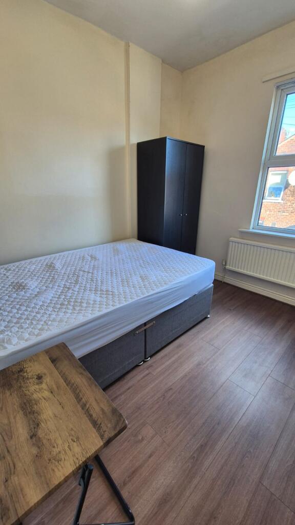 4 bedroom terraced house for rent