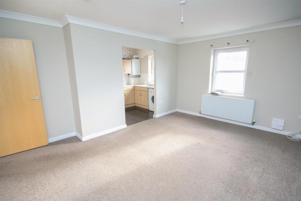 36, Lancaster Court, Auckley, Doncaster photo 4