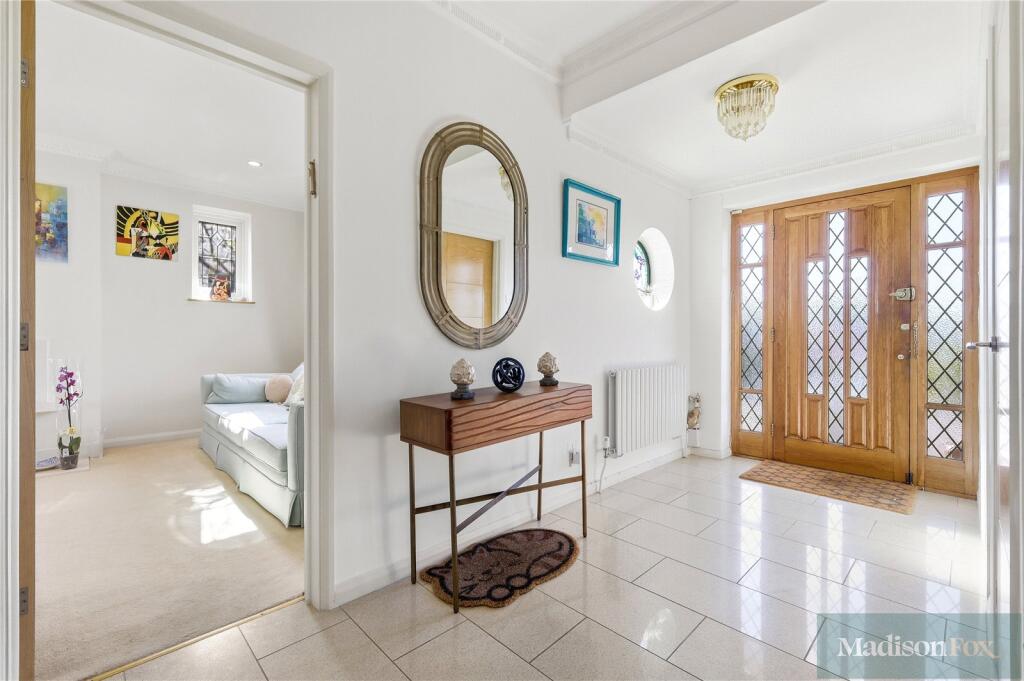 House in Epping Forest, Chigwell - View 3