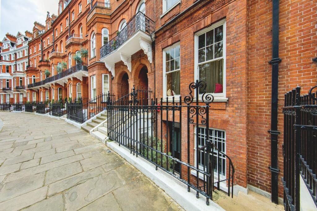 Main image of property: Lennox Gardens, Sloane Square, SW1X