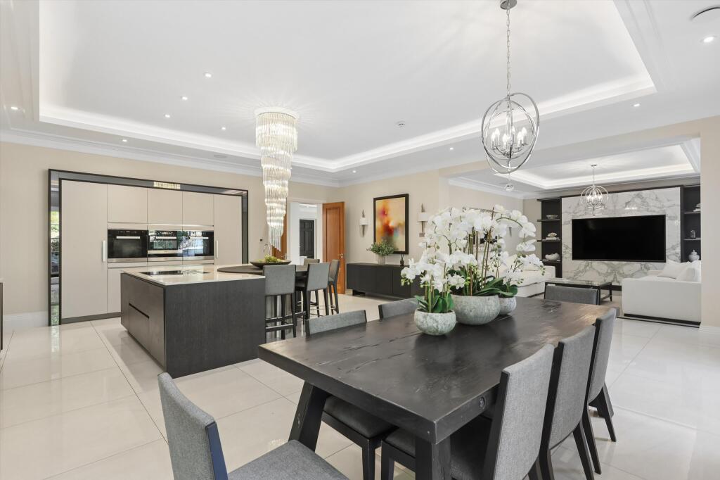 House in Kingston upon Thames - More