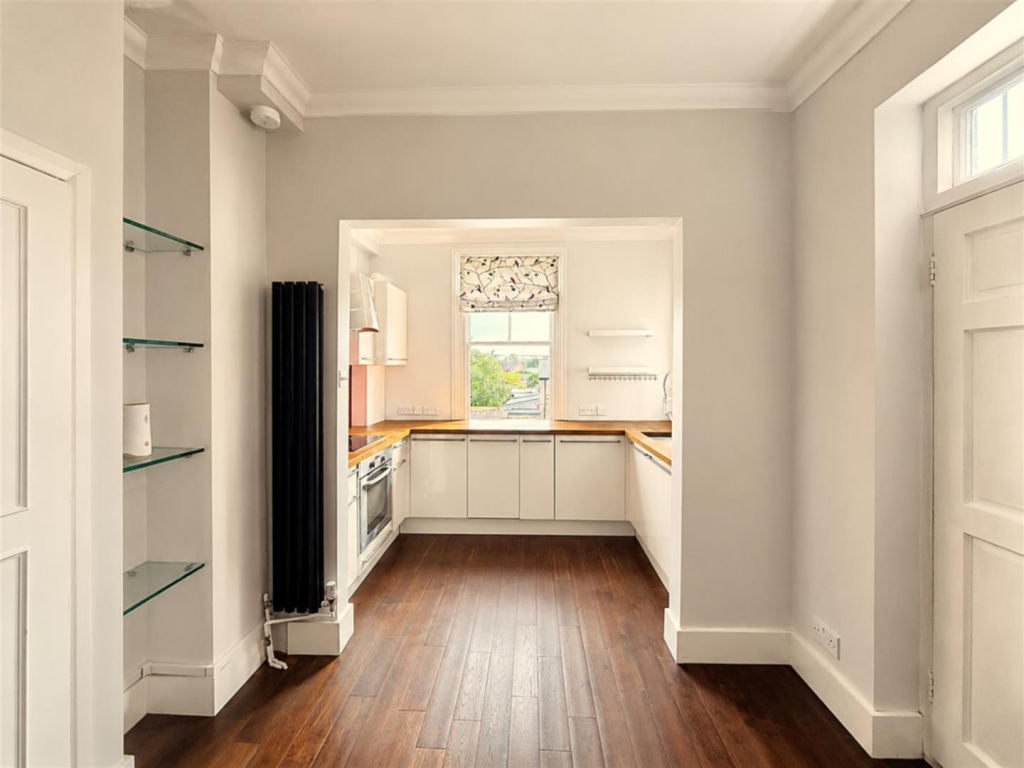 Apartment in Egham, Ripley Springs - View 5
