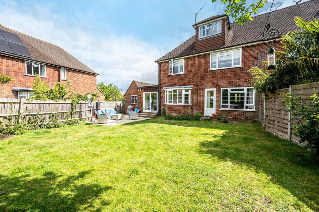 House in Guildford, Surrey - View 3