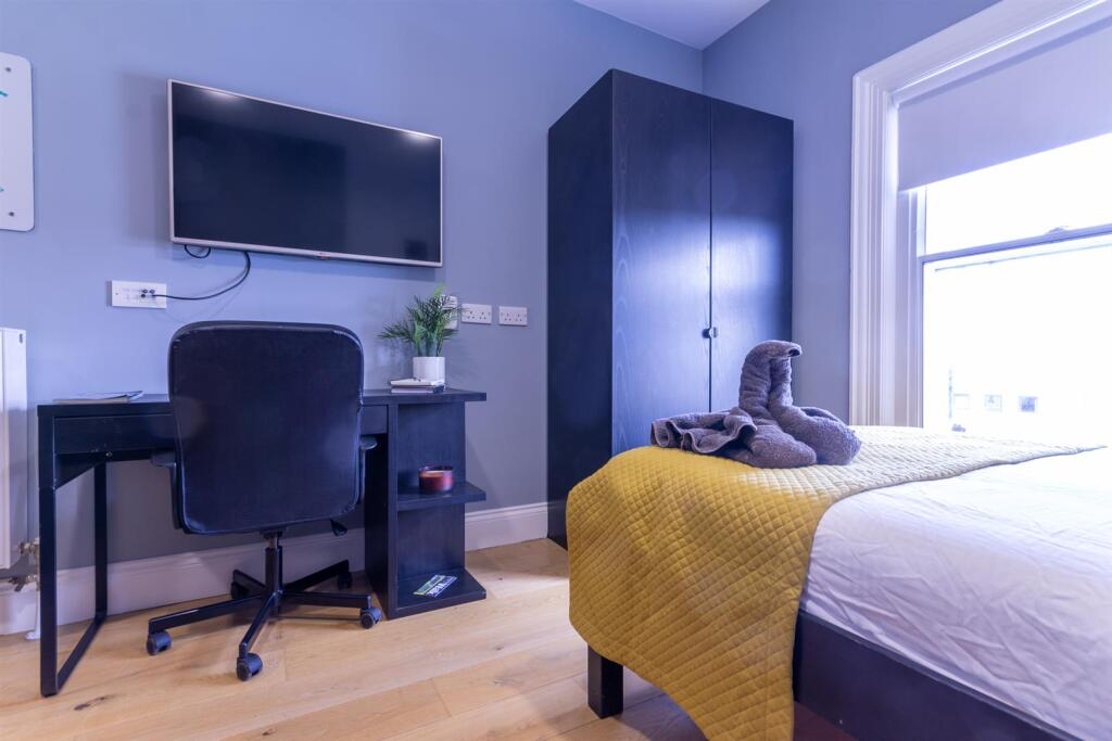 Apartment in Newcastle upon Tyne, Tyne and Wear - View 2