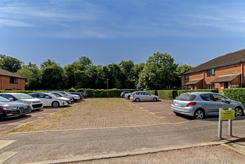 Apartment in St Albans, Colney Street, St Stephen - View 5
