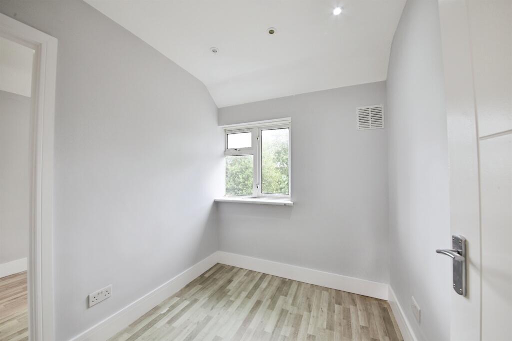 House in London - View 5