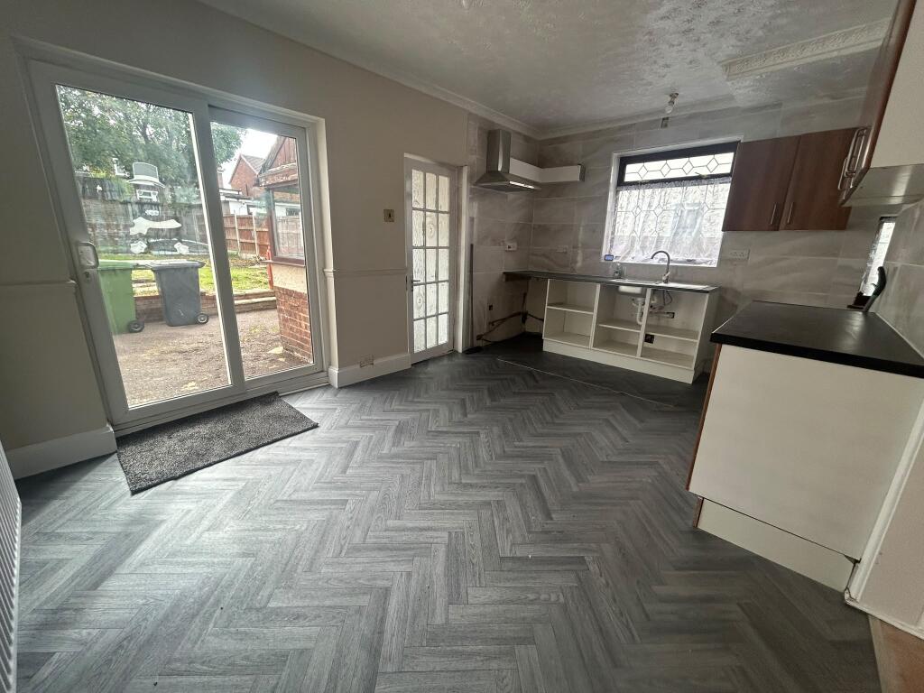 House in Wolverhampton, The Lunt - View 3