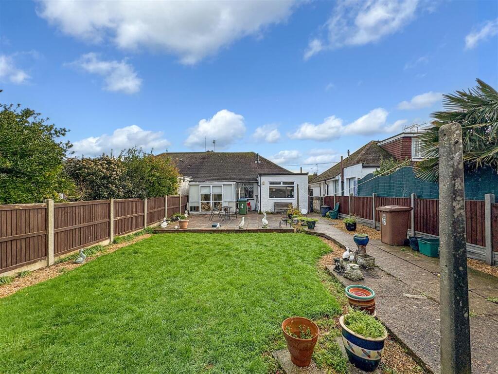 Selwyn Avenue, Littlehampton photo 2