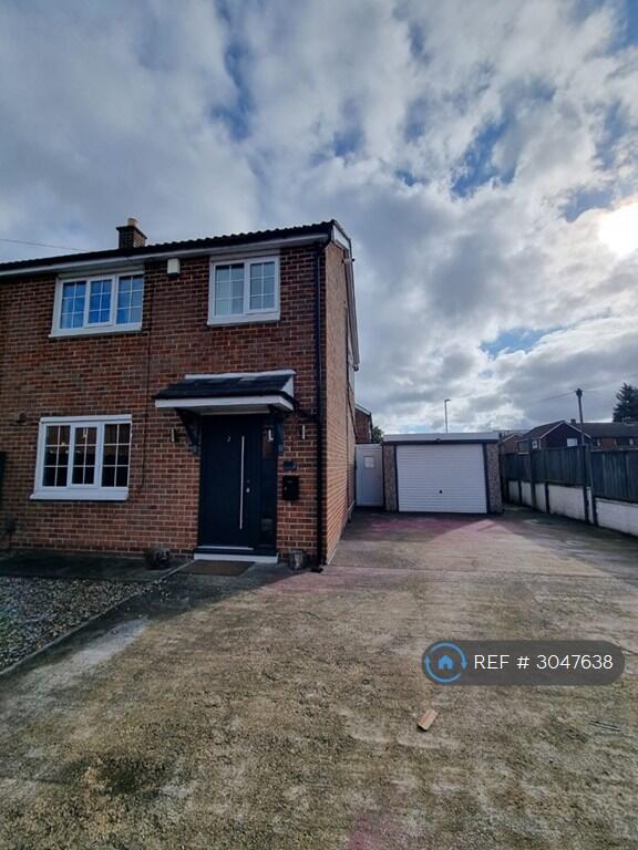 Main image of property: Fieldhead Crescent, Batley, WF17