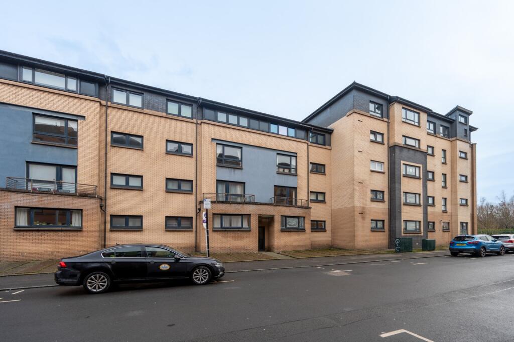 Main image of property: Flat 2-1, Partick, Glasgow, G11 6DE