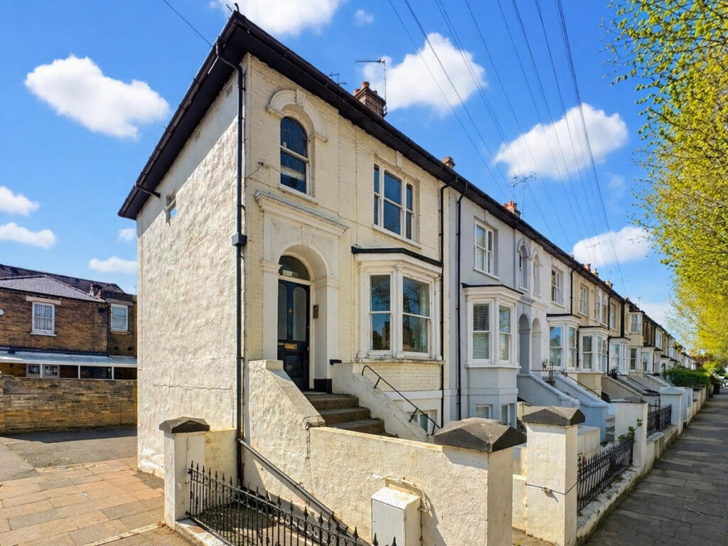 Main image of property: Cambridge Road, Southend-on-sea, SS1 1