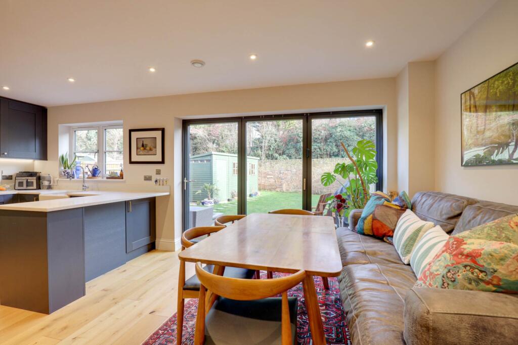 House in South Oxfordshire, Rotherfield Peppard - View 2