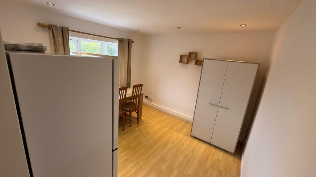 Apartment in Leeds - View 4
