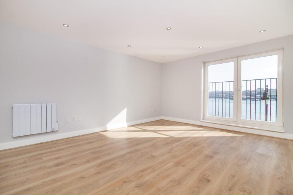Apartment in North Tyneside, North East - View 3