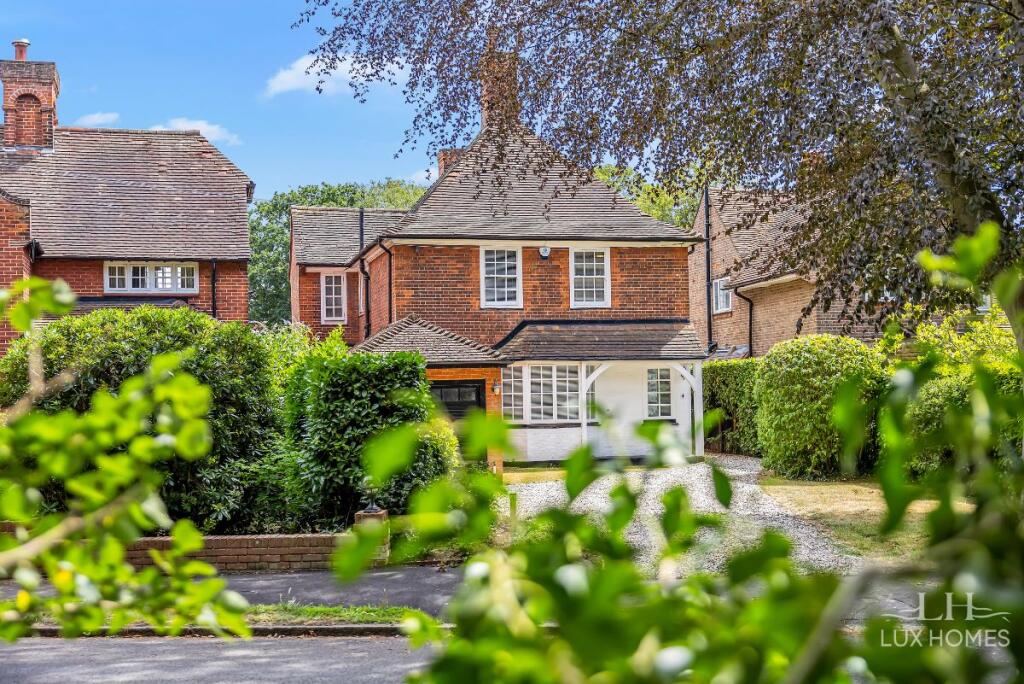 Main image of property: Reed Pond Walk, Romford