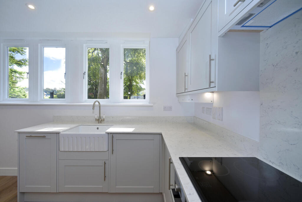 Apartment in Waverley, Farncombe, Godalming - View 3