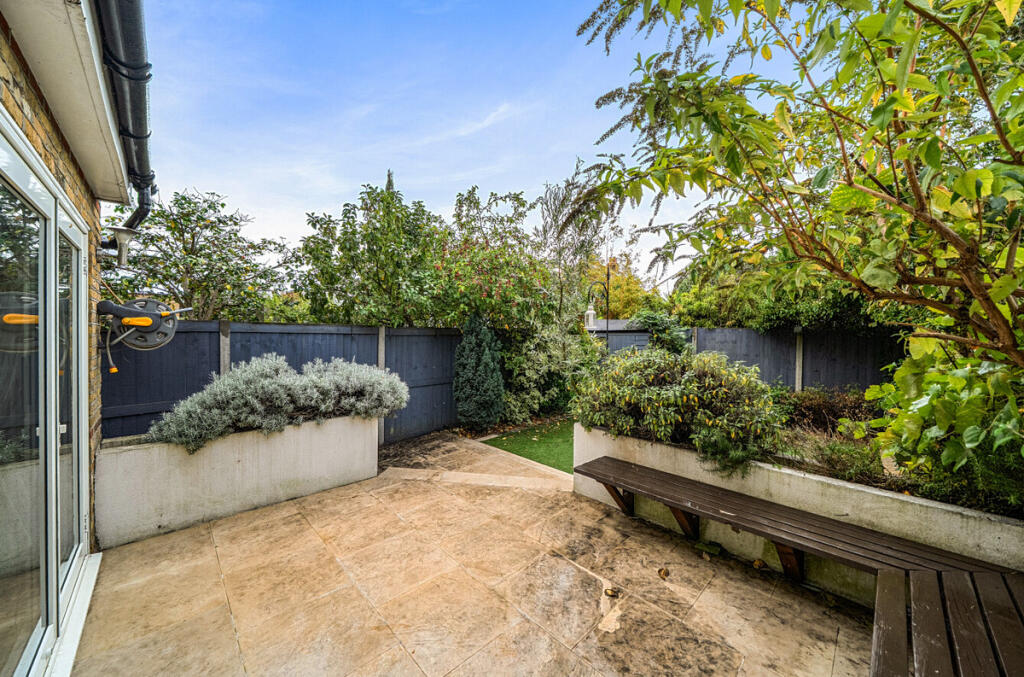 House in Kingston upon Thames - View 4