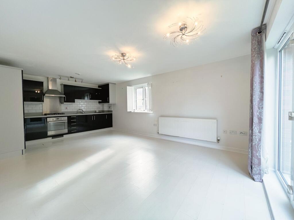 Meadow Way, Tyla Garw, CF72 photo 3