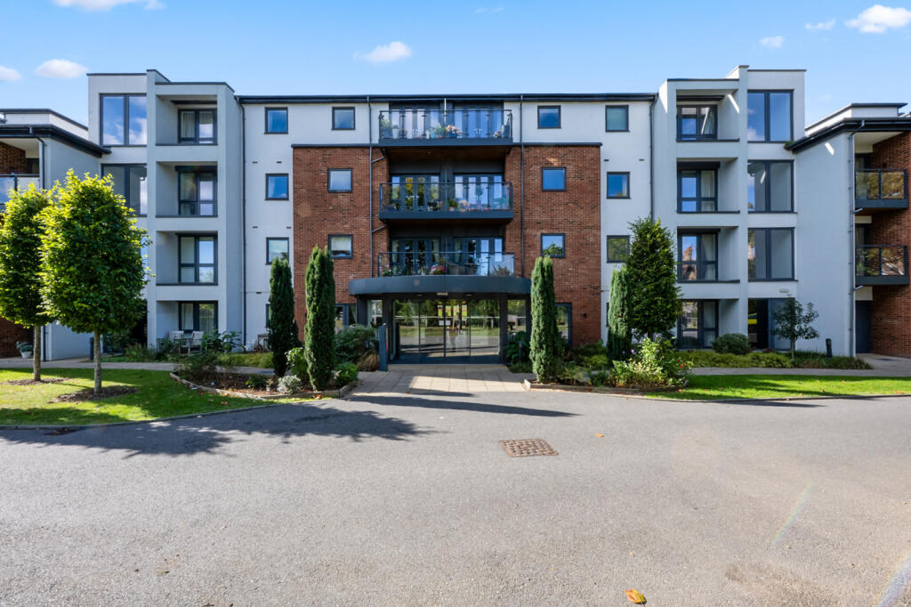 Apartment in Canterbury, Kent - View 3