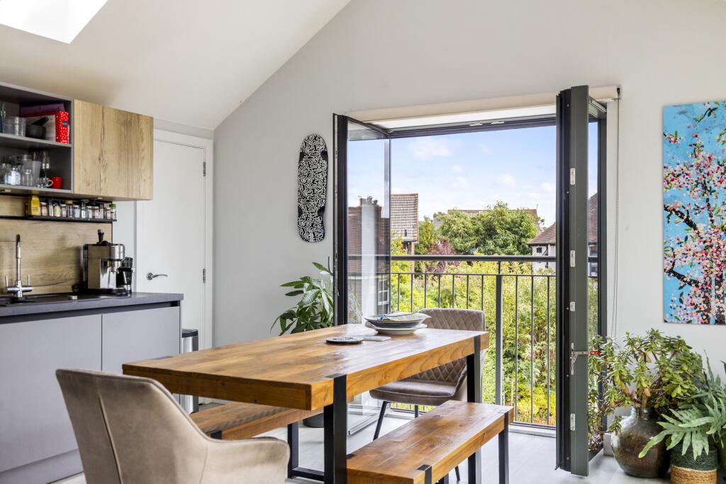 Apartment in Hove, Hangleton - More