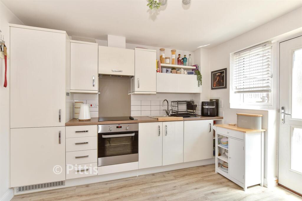House in East Cowes, Isle of Wight - View 3